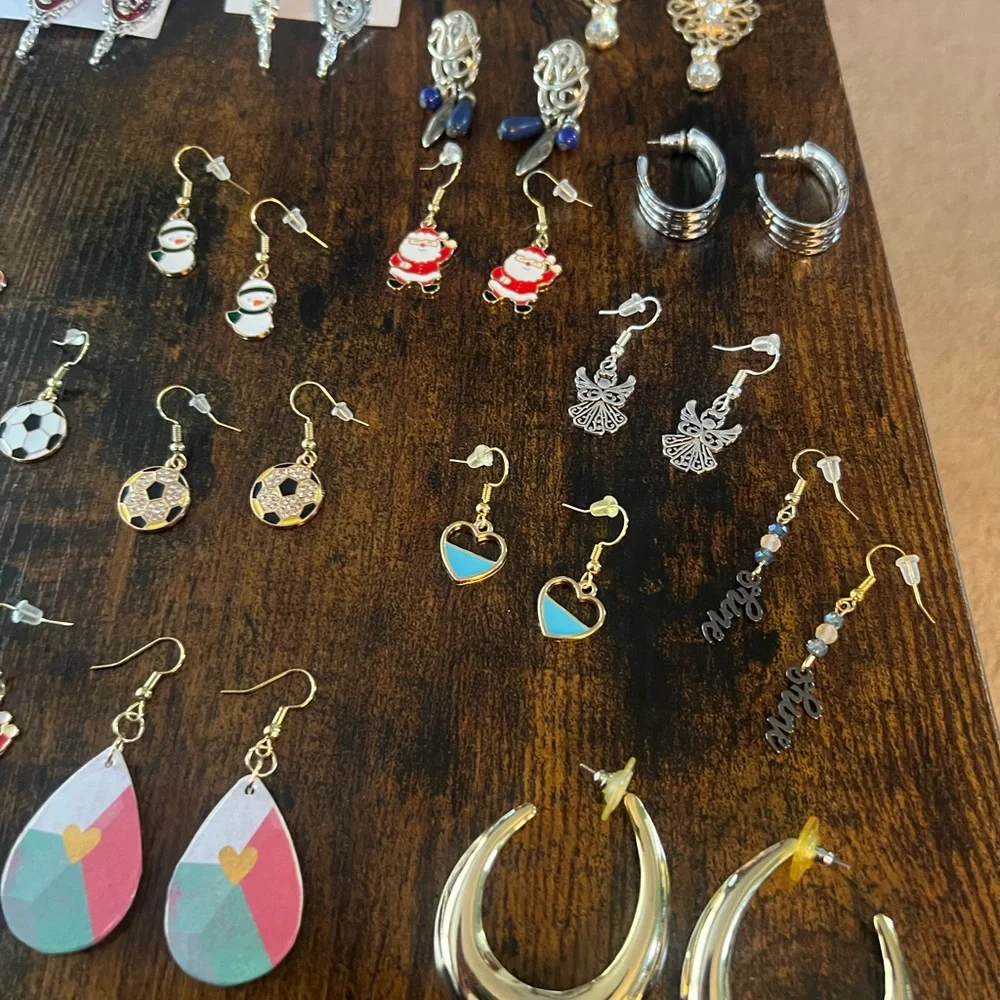 Assorted Earrings Collection - Picture 4 of 6